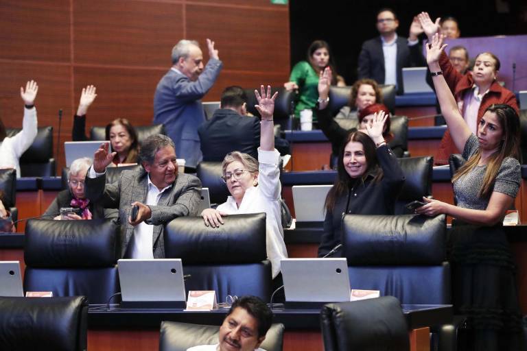Senado aprueba la ‘Ley Silla’, reforma que obliga a empresas dar asientos a trabajadores
