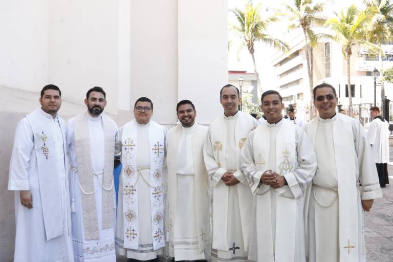 Celebran Sacerdotes de la Diócesis de Culiacán la Misa Crismal