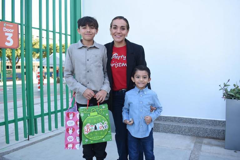 Ríen, cantan y bailan alumnos del Instituto Senda en su posada