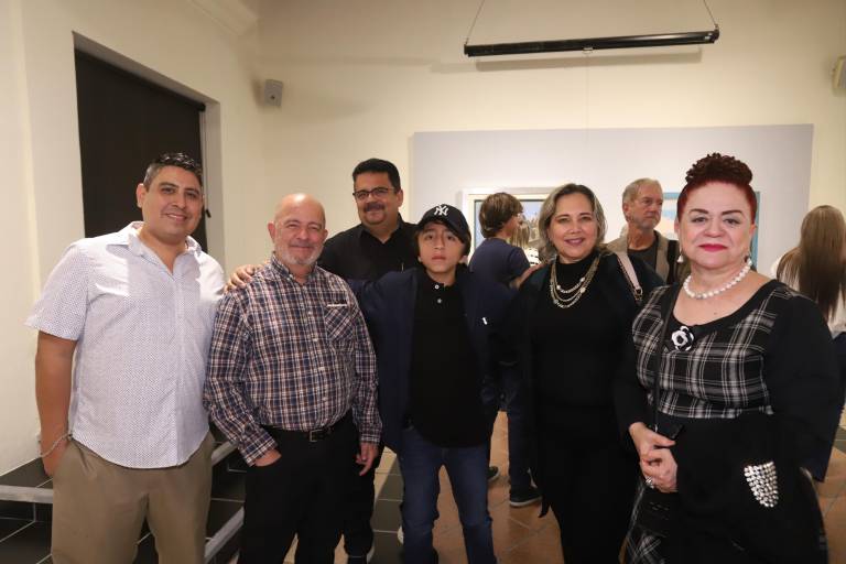 Disfrutan mazatlecos los recuerdos de Antonio López Sáenz