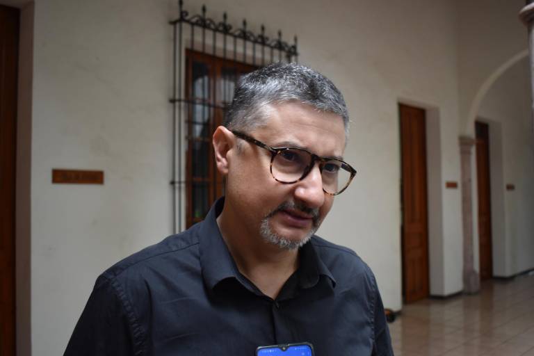 Disfrutan del talento musical del guitarrista Massimo Gatta