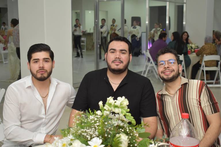 Despiden Alegría Peña y Manuel de Jesús Serrano su soltería