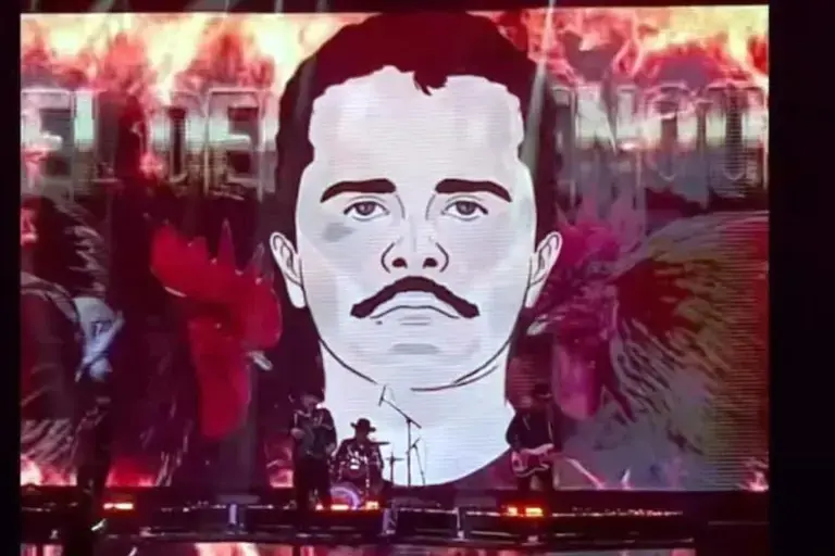 $!Los Alegres del Barranco comparecen ante la Fiscalía de Jalisco tras mostrar imagen de ‘El Mencho’ en concierto