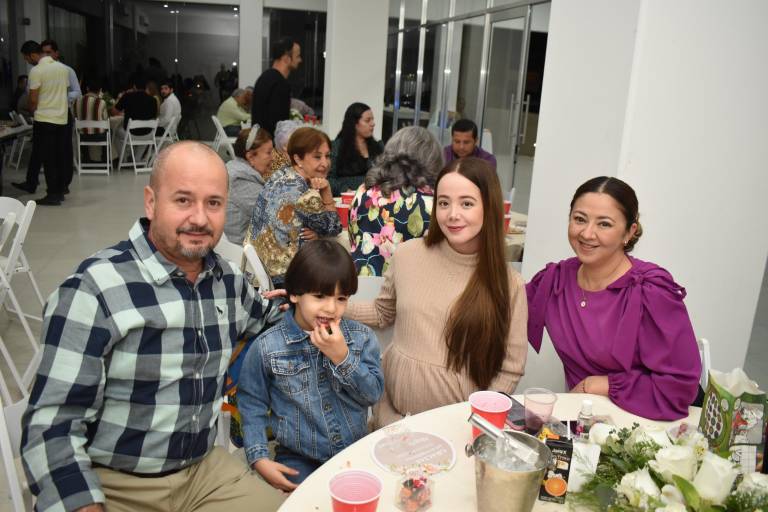 Despiden Alegría Peña y Manuel de Jesús Serrano su soltería