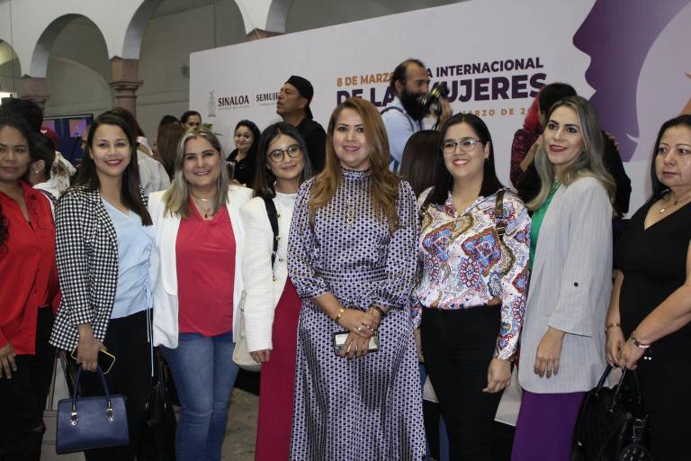 Reconocen a 46 mujeres sinaloenses por su contribución y legado a la sociedad