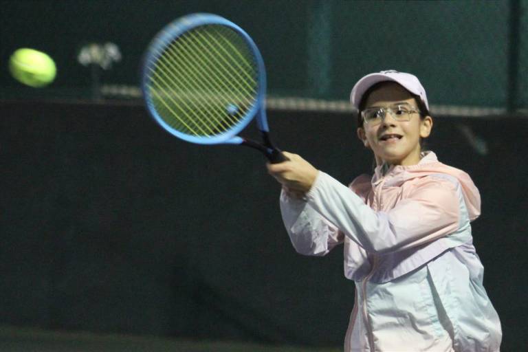 Ximena Ramos impone su saque en la Copa Carnaval Amstel Ultra