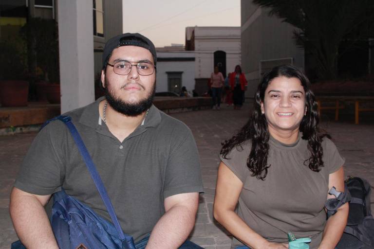 Disfruta el público del concierto en el ágora con la Banda Sinfónica Juvenil