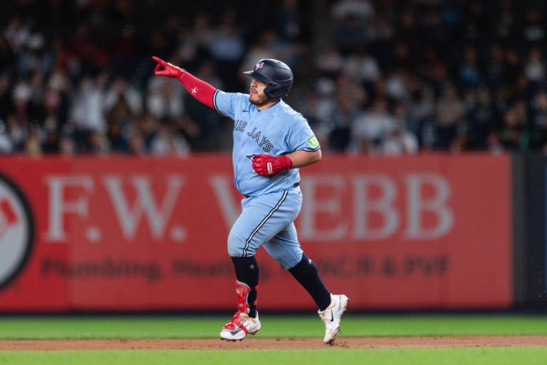 Alejandro Kirk pega jonrón y colabora en triunfo de Toronto