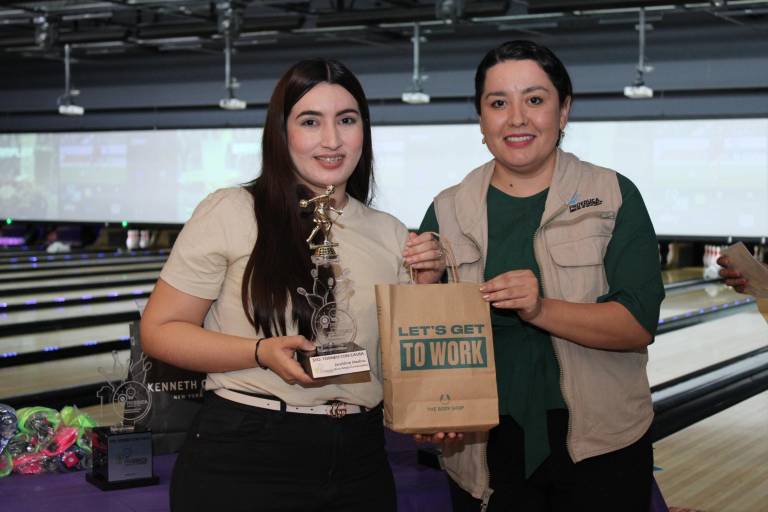 Participan en Torneo de Boliche con Causa