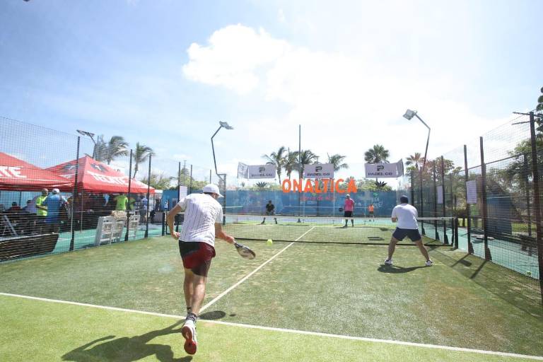 Dupla de Batarse y Vázquez muestra contundencia en Torneo de Pádel