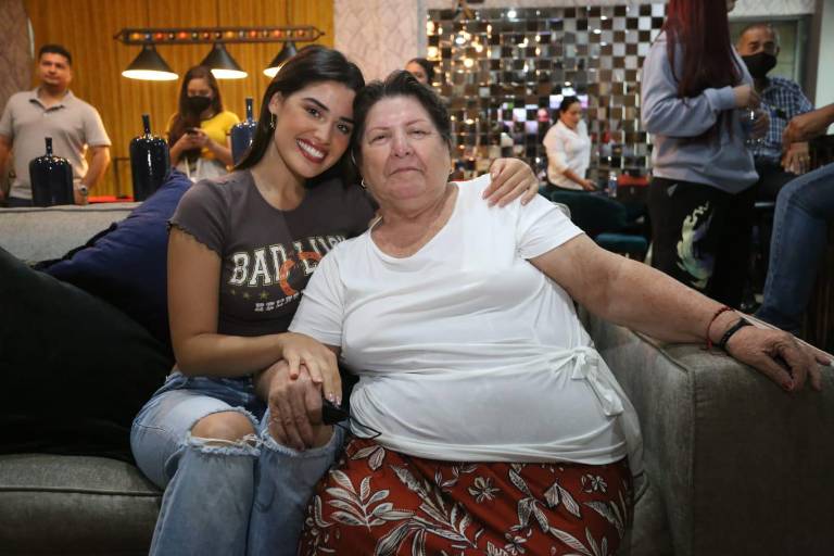 Brianda Lizárraga estrena ‘Shot de tequila’ entre colegas y familiares