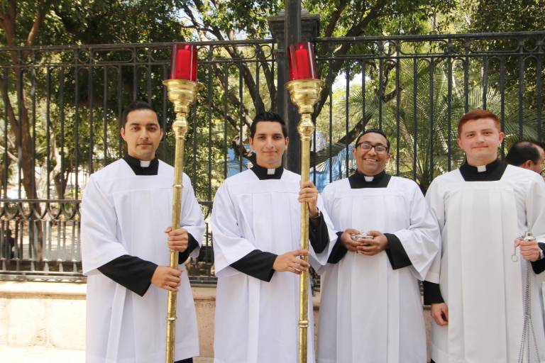 Celebra la iglesia su Misa Crismal