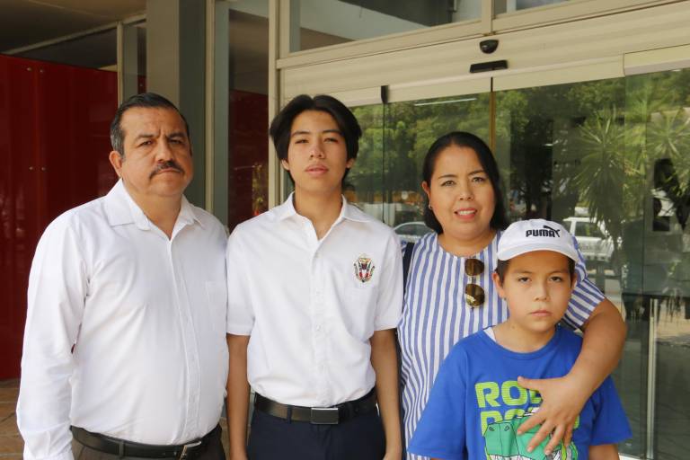 Alumnos del Instituto América dicen adiós a la secundaria