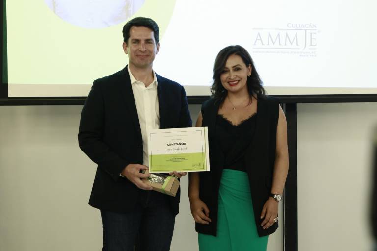 Damas de AMMJE Culiacán tienen diálogo con Javier Gaxiola Coppel