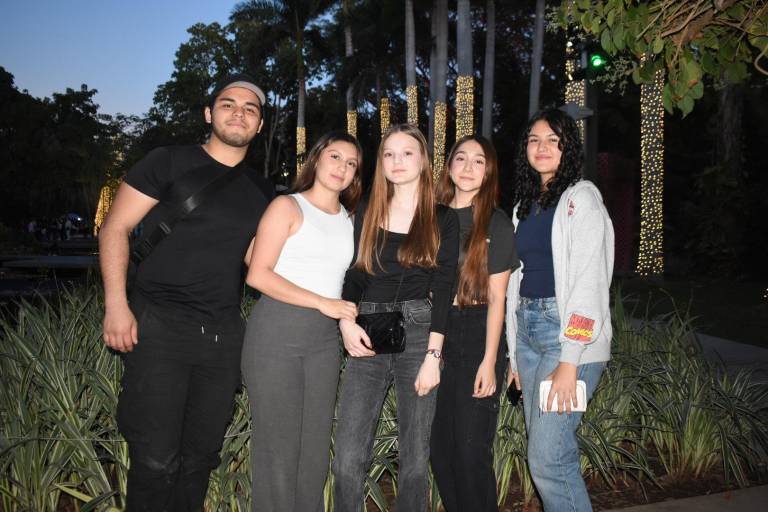 Despiden las luces más brillantes del Botánico