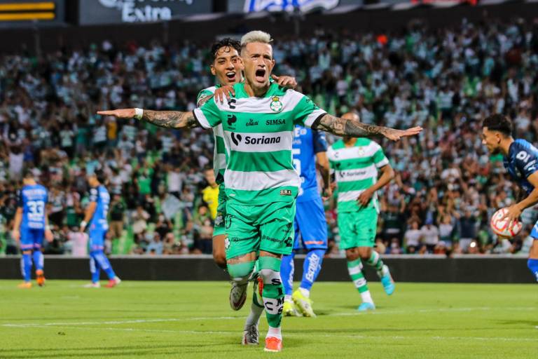 Santos logra espectacular remontada para vencer a Rayados