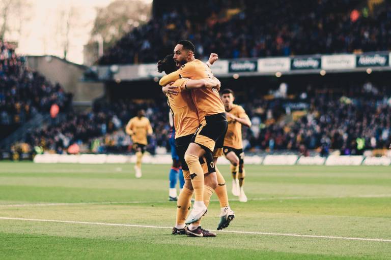 Wolves huye del descenso sin Raúl Jiménez en el campo
