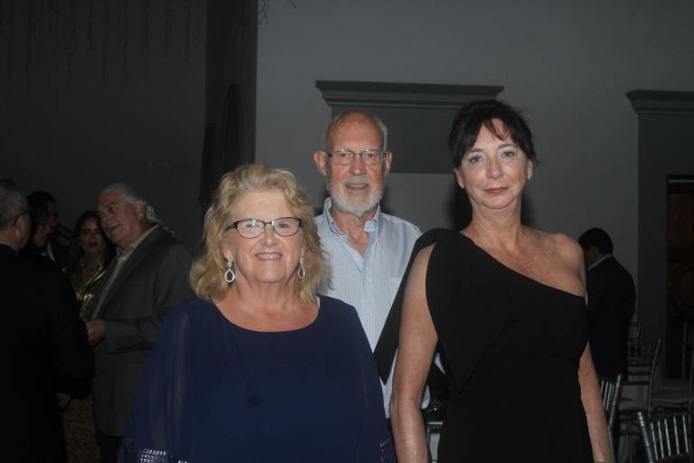 Participan en cena a favor de la inclusión