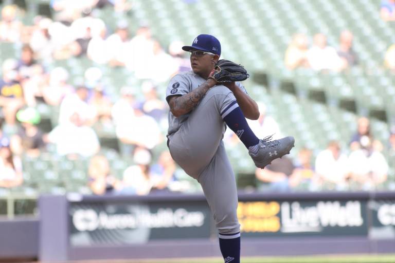 Julio Urías luce dominante de nuevo y logra su cuarto triunfo