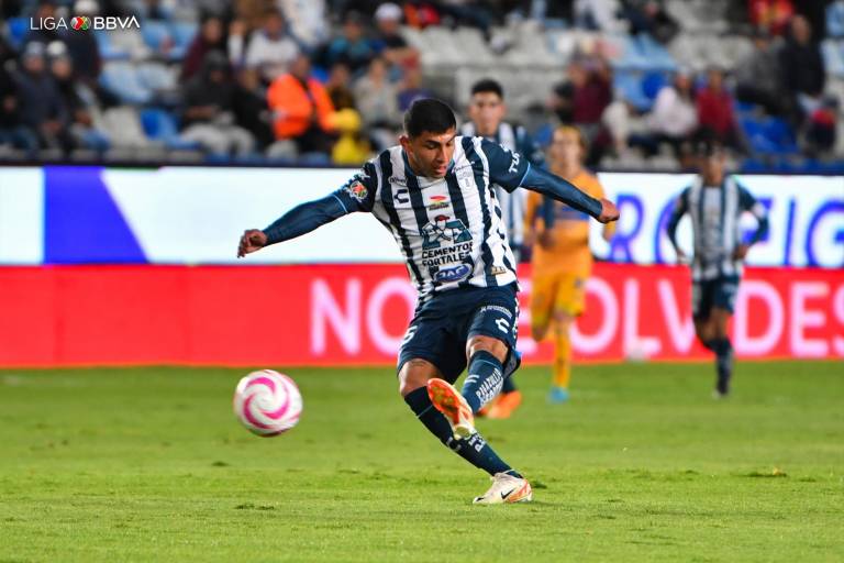 Pachuca tomó un respiro de sus crisis empatando con Tigres
