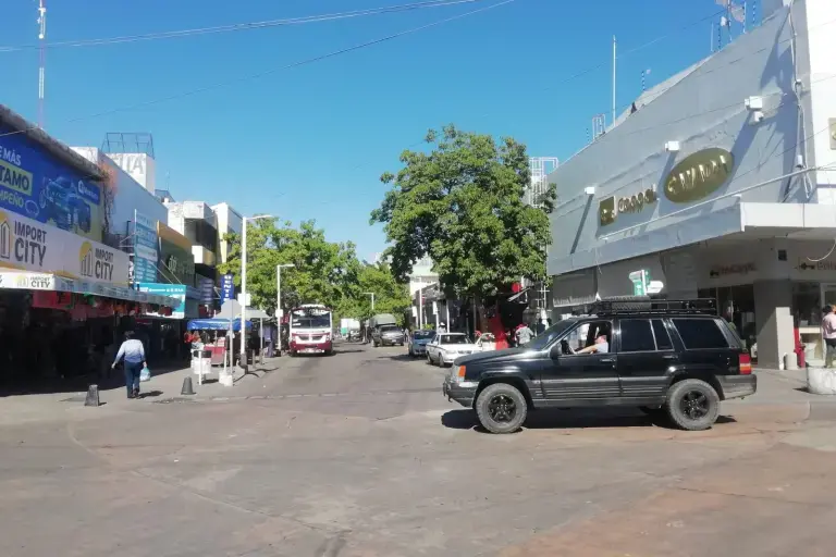 $!Crisis económica y violencia afectan al comercio en Culiacán: Suman 285 cierres este año