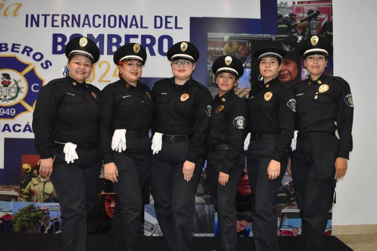 Celebran bomberos su día con reconocimientos y ascensos