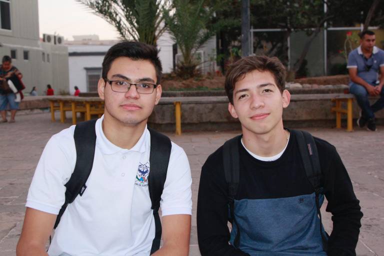 Disfruta el público del concierto en el ágora con la Banda Sinfónica Juvenil