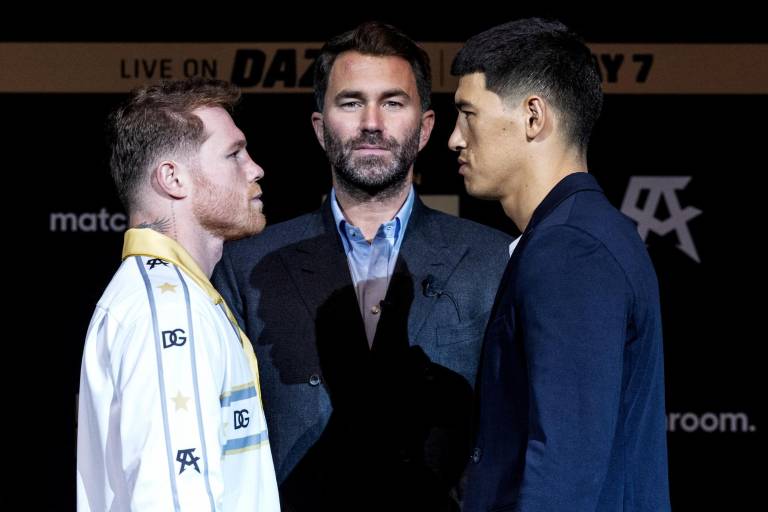 Canelo cree que vencer a Bivol lo pondrá en los libros de historia del boxeo