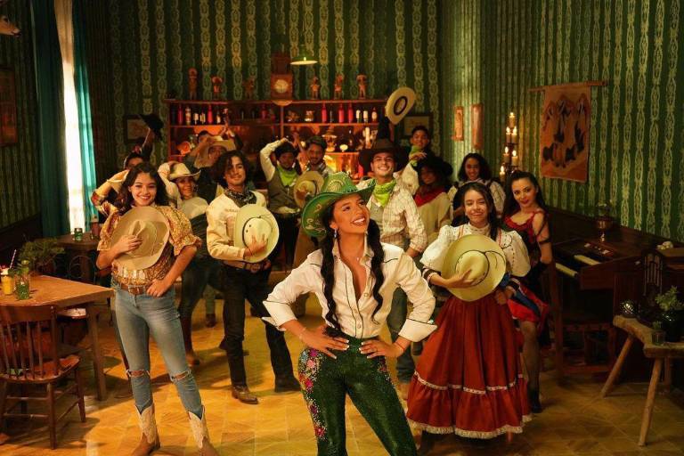 Ángela Aguilar lanza #EnRealidadChallenge ¡y los famosos se unen al reto!