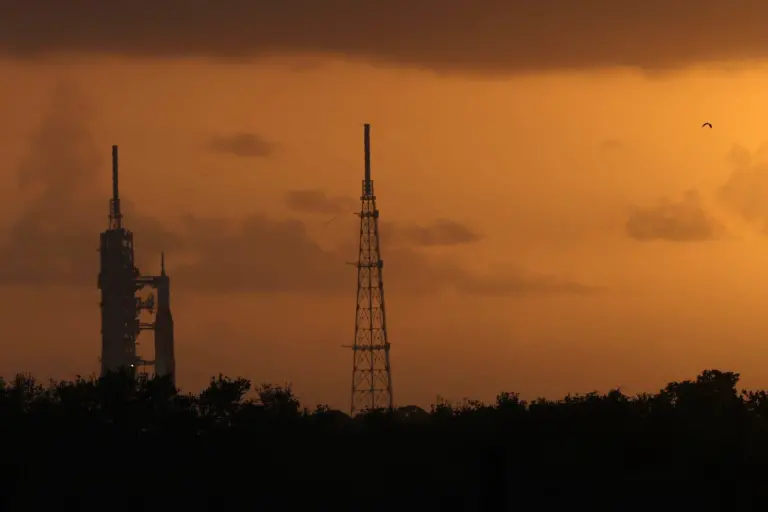 La NASA está lista para lanzar la misión Artemis IIcon la que orbitarán la Luna con tripulación.