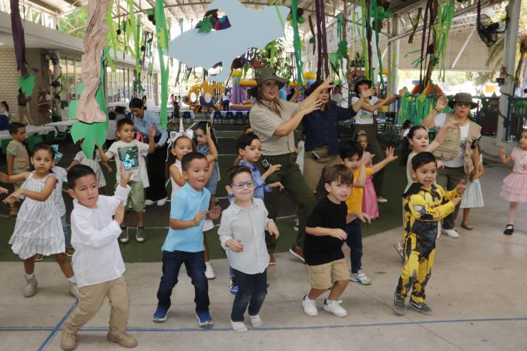 Alumnos de la Escuela Activa Integral celebran el Día del Niño con diversión