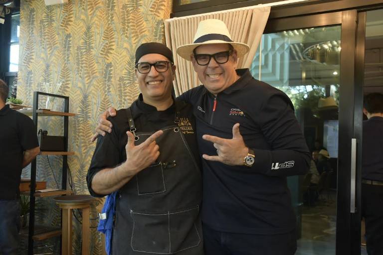 Disfrutan del rico sabor de España en el Villa Unión