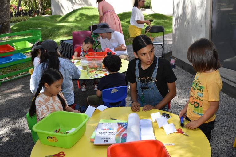 Celebran familias de la naturaleza y los libros