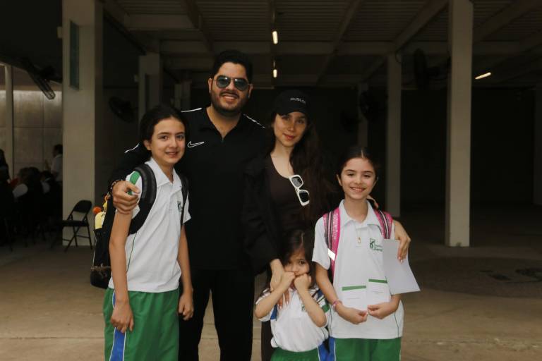 Disfrutan estudiantes del Instituto Senda un feliz regreso a clases