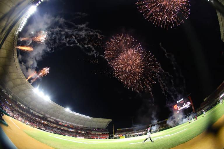 El Teodoro Mariscal se ilumina con la inauguración de la temporada de la LMP