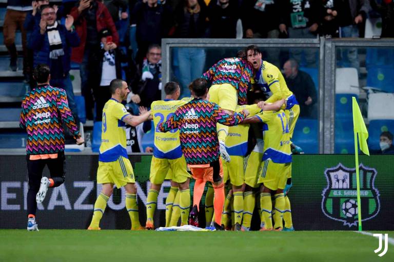 La Juventus remonta en Sassuolo y acecha el tercer puesto en Italia