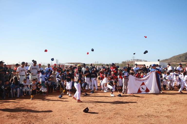 Estrena Liga Mazatlán instalaciones con nueva temporada de beisbol