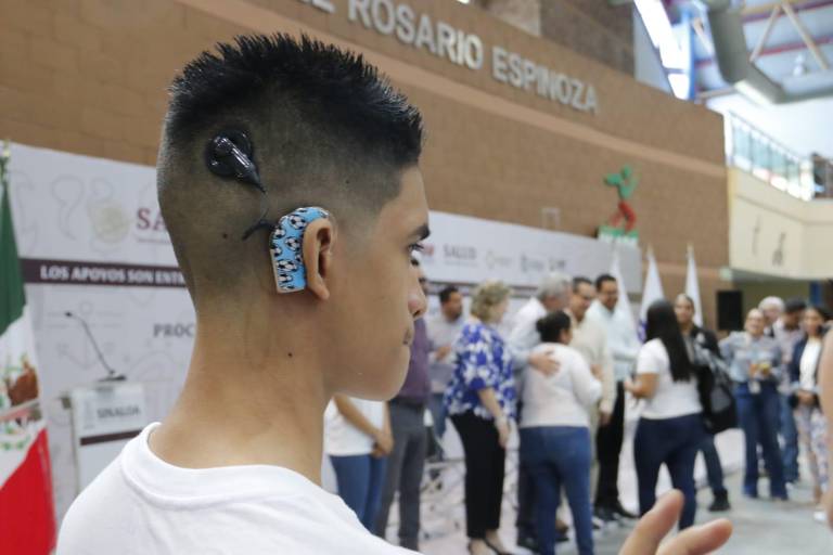 Entrega Gobierno de Sinaloa aparatos auditivos y apoyos de movilidad