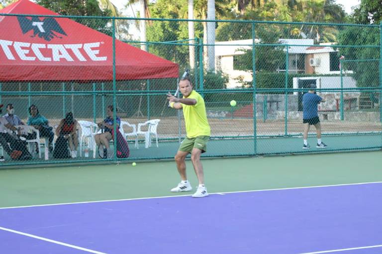 Jorge Medrano impone su experiencia en Copa Amstel Ultra de la Raza