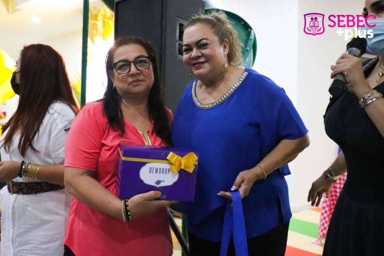 Las consienten en su día en el Colegio SEBEC