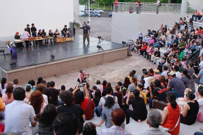 Celebran la muerte con altares, comida, música, danza y arte