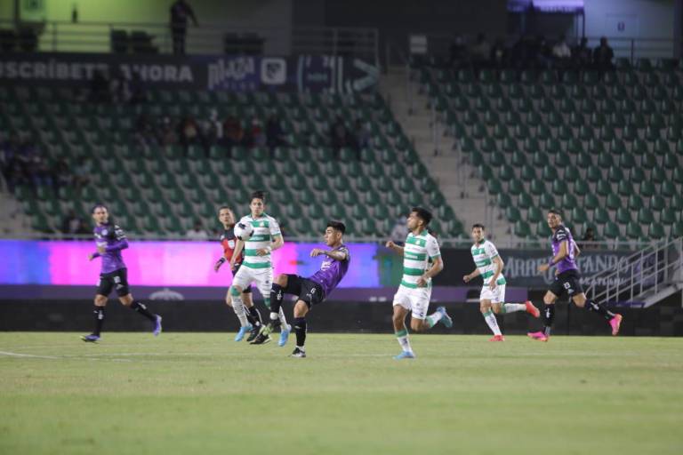 ‘Tigres tiene un plantel bastante poderoso, pero cualquiera le puede ganar a cualquiera’: Roberto Meraz