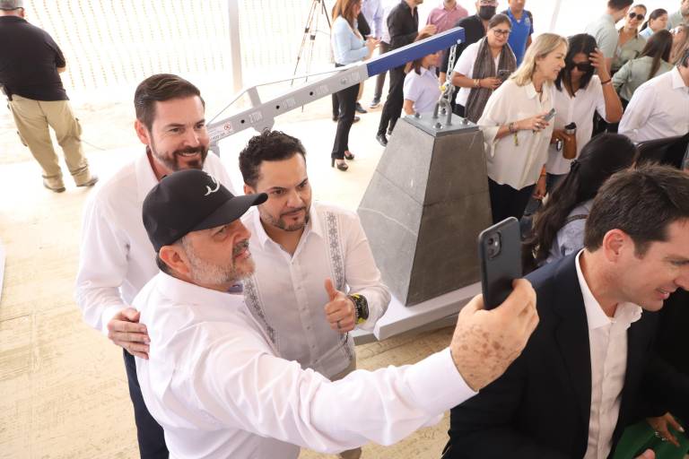 Colocan primera piedra de Recinto Fiscalizado Estratégico