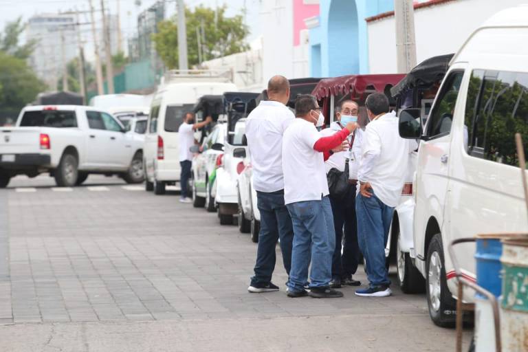 El muelle turístico de Mazatlán revive para atender a turistas del crucero Carnival Panorama