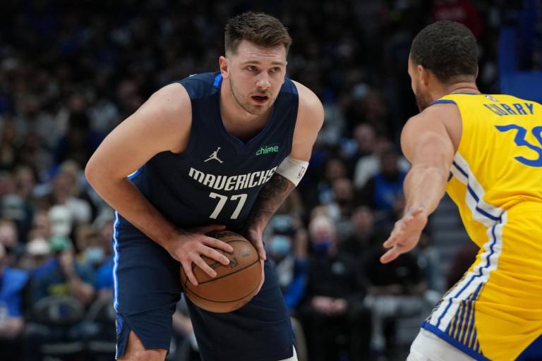 Dallas Mavericks domina a un Golden State Warriors desconocido