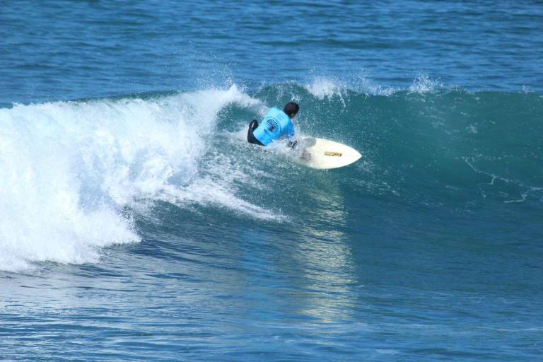 Sinaloense Martín Díaz sube al podio en Mundial de Para Surfing, en Estados Unidos
