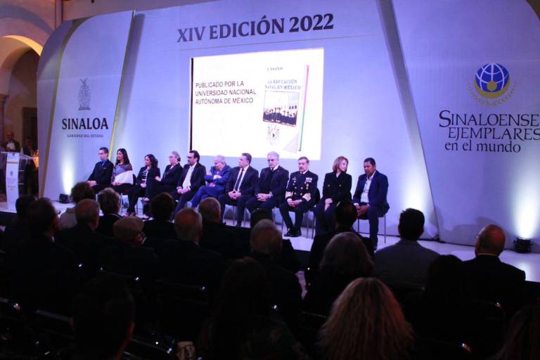 Gobernador Rocha Moya galardona a Sinaloenses Ejemplares en el Mundo