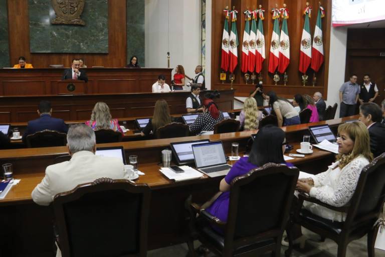 Diputada Almendra Negrete solicita licencia hasta el 1 de diciembre