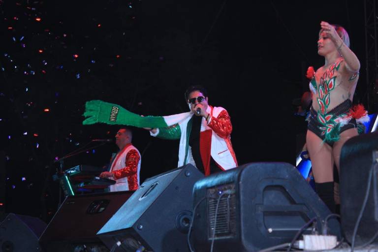 Arma la fiesta Mi Banda el Mexicano de Germán Román en el Teatro del Pueblo