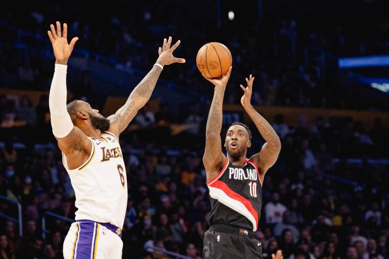 Trail Blazers le niega a Lakers su primera victoria de la campaña